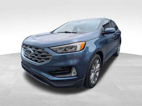 Used 2019 Ford Edge Titanium w/ Equipment Group 301A FWD image 3
