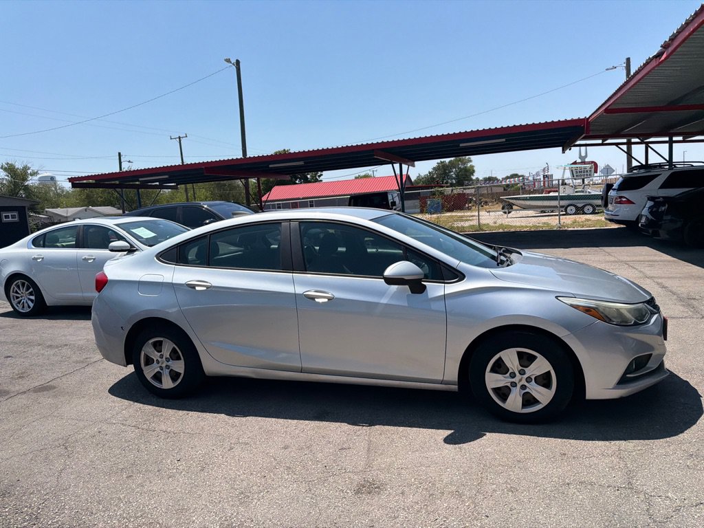 Used 2018 Chevrolet Cruze LS FWD image 32