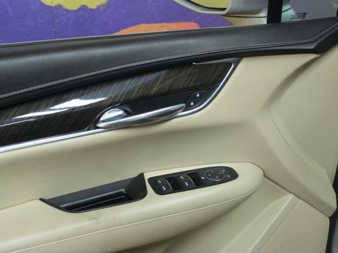 Used 2018 Cadillac XT5 AWD image 12