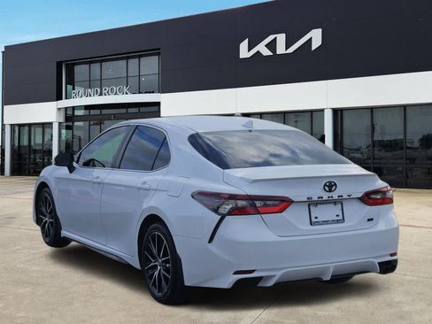Used 2022 Toyota Camry SE FWD image 5