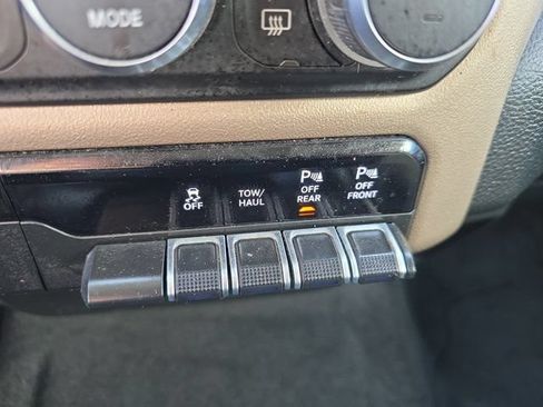 Used 2022 RAM 1500 Laramie AWD/4WD image 34