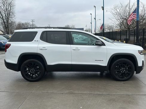 Used 2023 GMC Acadia SLE w/ Driver Convenience Package FWD image 4