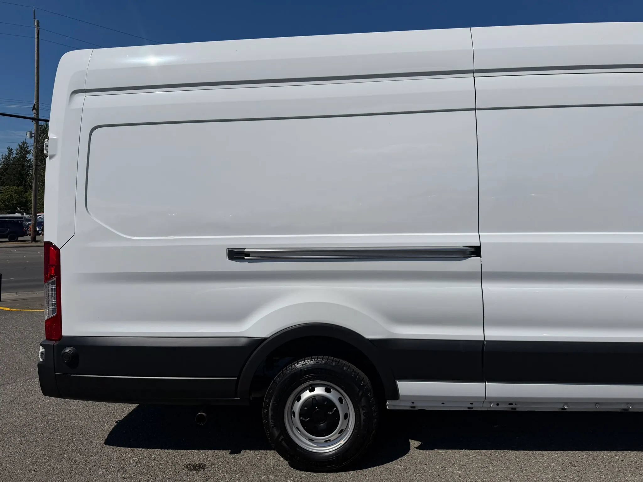 Used 2024 Ford Transit 250 148 High Roof Extended w/ Load Area Protection Package RWD image 5