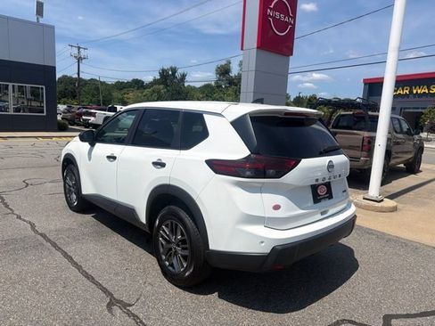 Used 2024 Nissan Rogue S AWD/4WD image 7