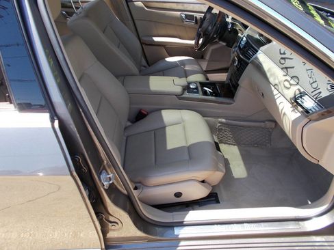 Used 2010 Mercedes-Benz E 350 4MATIC Sedan image 18