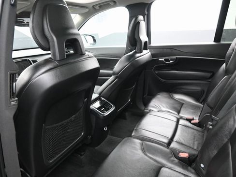 Used 2020 Volvo XC90 T5 Momentum image 30