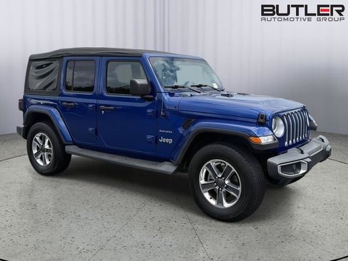 Used 2018 Jeep Wrangler Unlimited Sahara AWD/4WD image 5