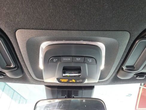 Used 2025 Toyota Corolla SE w/ Convenience Package FWD image 20