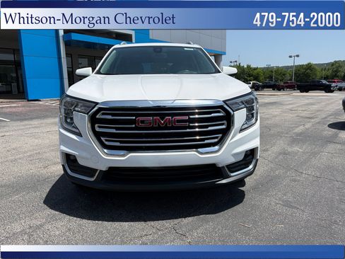 Used 2022 GMC Terrain SLT w/ Infotainment Package II FWD image 2