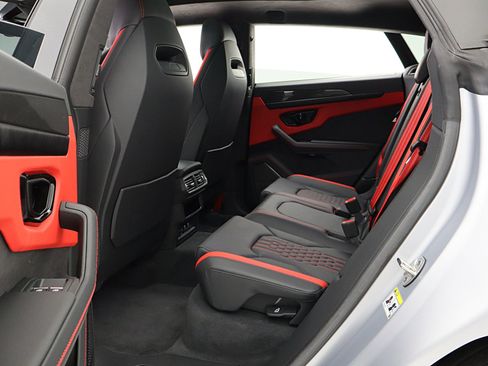 Used 2025 Lamborghini Urus SE AWD/4WD image 39