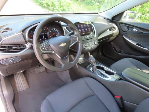 Used 2024 Chevrolet Malibu LT FWD image 20