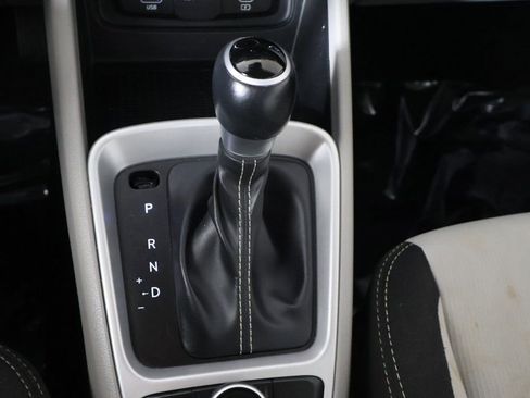 Used 2023 Hyundai Venue SEL image 41