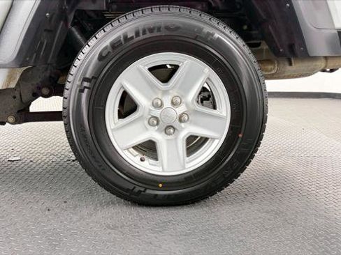 Used 2023 Jeep Gladiator Sport image 32