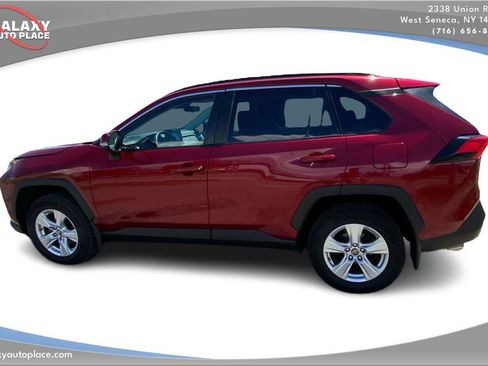 Used 2019 Toyota RAV4 XLE AWD/4WD image 8