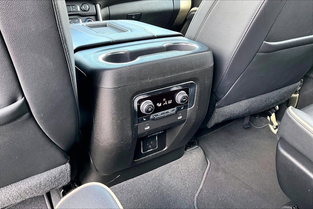 Used 2022 Chevrolet Suburban Premier AWD/4WD image 34