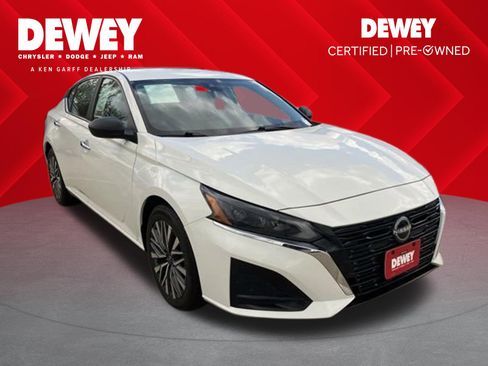 Used 2025 Nissan Altima 2.5 SV FWD image 1