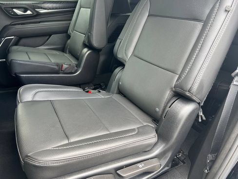 Used 2024 GMC Yukon Denali w/ Advanced Technology Package AWD/4WD image 18