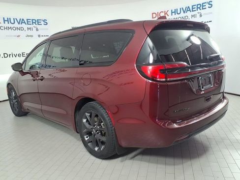 Used 2022 Chrysler Pacifica Touring-L w/ S Appearance Package image 6