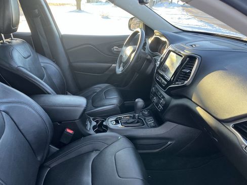 Used 2019 Jeep Cherokee Limited w/ Luxury Group image 32