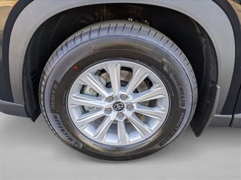 New 2026 Toyota Grand Highlander XLE image 10