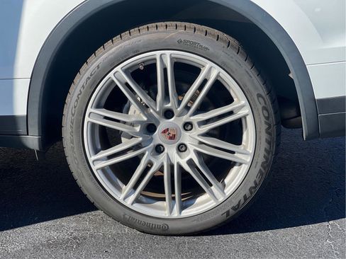 Used 2017 Porsche Cayenne S image 28