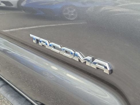 Used 2022 Toyota Tacoma SR5 w/ Technology Package RWD image 7