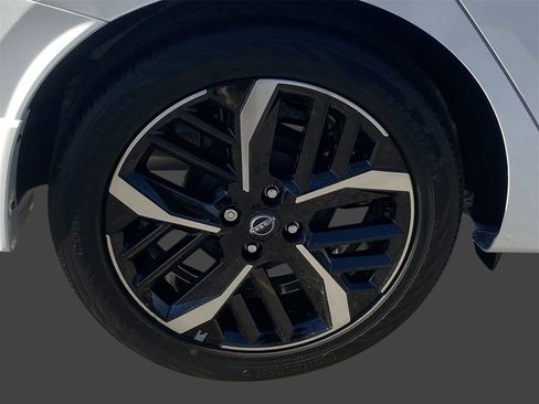 New 2025 Nissan Versa SR image 7