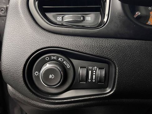 Used 2019 Jeep Renegade Altitude w/ Quick Order Package 2XM FWD image 10