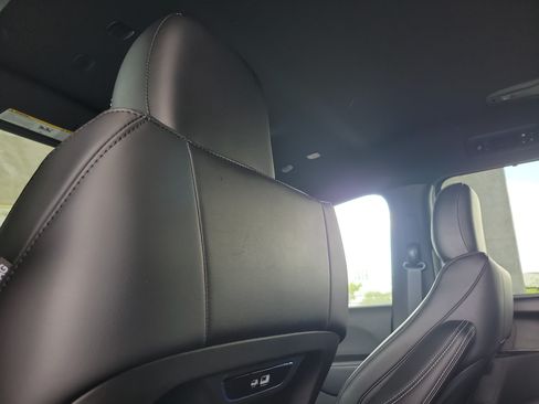 New 2026 Chrysler Pacifica Select FWD image 10