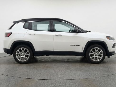 Used 2025 Jeep Compass Limited AWD/4WD image 11