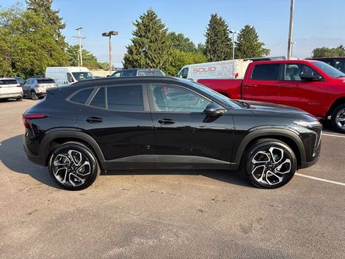 Used 2025 Chevrolet Trax RS w/ Driver Confidence Package FWD image 26