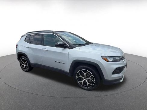 Used 2025 Jeep Compass Limited AWD/4WD image 2