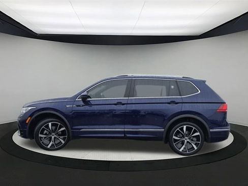Certified 2022 Volkswagen Tiguan SEL R-Line image 4