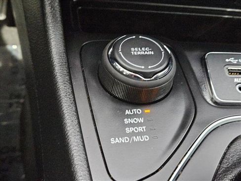 Used 2022 Jeep Cherokee Latitude Lux AWD/4WD image 22