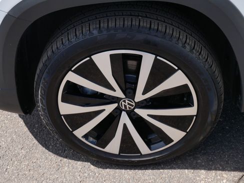 Certified 2023 Volkswagen Taos SE w/ Panoramic Sunroof Package AWD/4WD image 15