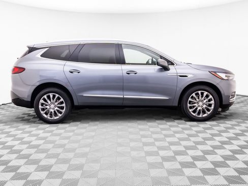 Used 2021 Buick Enclave Premium w/ Sun and Sites Package AWD/4WD image 8