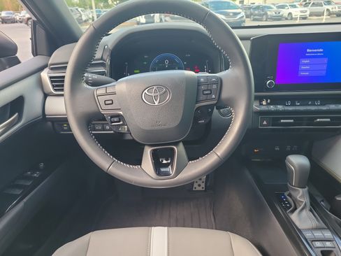 Used 2025 Toyota Camry SE FWD image 18
