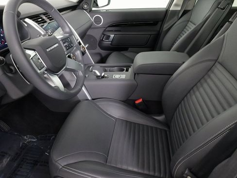Used 2024 Land Rover Discovery S image 31