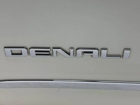 Used 2015 GMC Yukon Denali w/ Premium Package AWD/4WD image 30