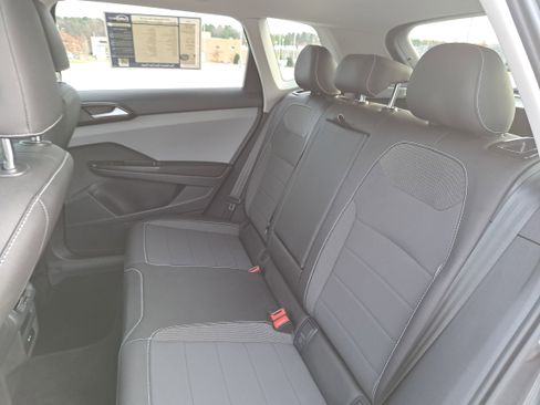 Certified 2023 Volkswagen Taos SE image 13