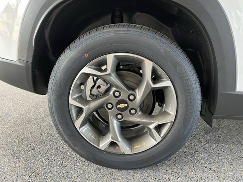 New 2026 Chevrolet Trax LT w/ Sunroof Package FWD image 35