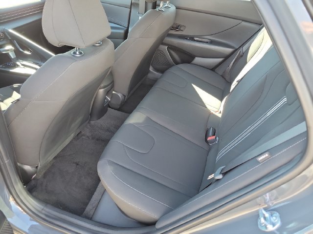 Used 2025 Hyundai Elantra Sport FWD image 25