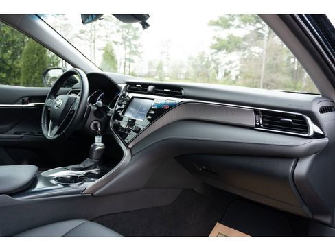 Used 2020 Toyota Camry SE image 17
