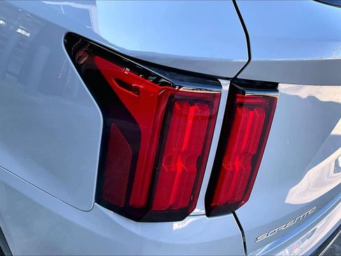 Used 2023 Kia Sorento SX image 24