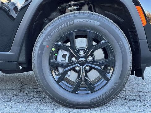 New 2025 Jeep Grand Cherokee L Altitude image 12