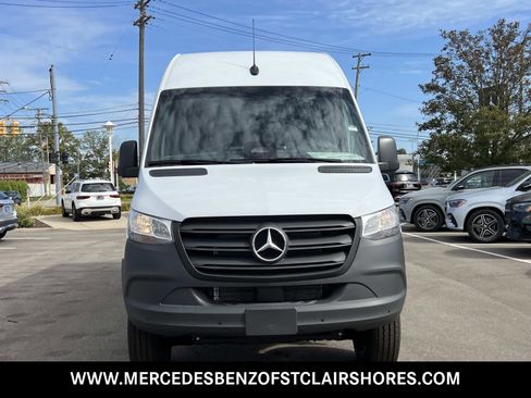 New 2025 Mercedes-Benz Sprinter 2500 image 9