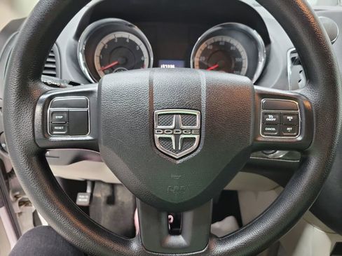 Used 2016 Dodge Grand Caravan SXT image 5