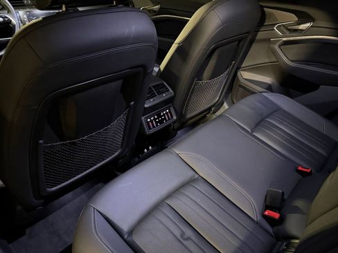 Used 2024 Audi Q8 e-tron Premium Plus w/ Premium Plus Package image 21