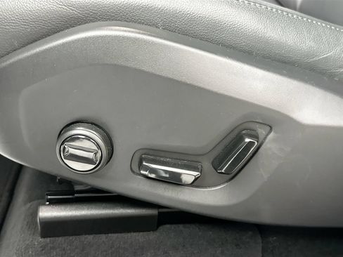 Certified 2025 Volvo XC60 B5 Core AWD/4WD image 19