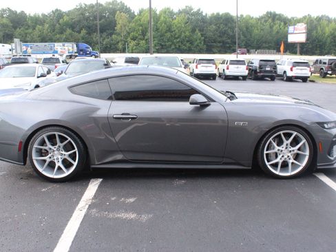 Used 2024 Ford Mustang GT RWD image 5